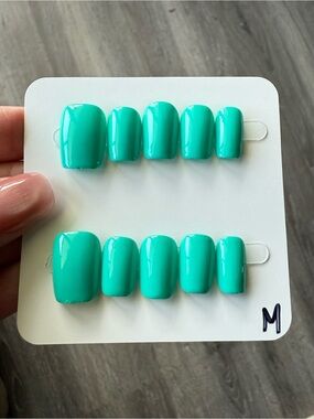 Aqua Teal Press-On Nail Set